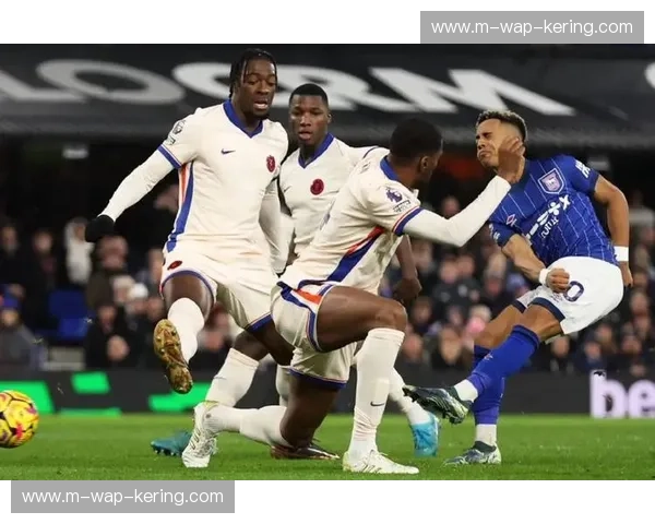 纽卡斯尔控球数据占优但防守转换缓慢,雅各布梅开二度难救主