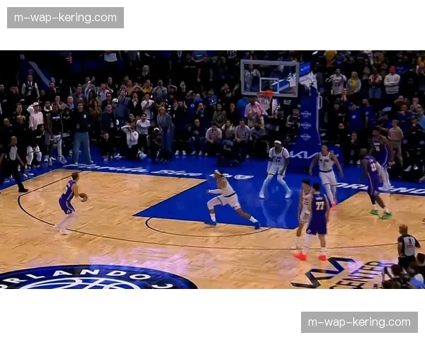 湖人末节边线球战术成功执行 肯纳德接东契奇分球完成三分绝杀 湖人末节边线球战术成功执行 肯纳德接东契奇分球完成三分绝杀