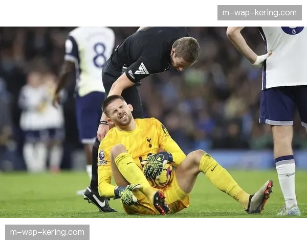 热刺左后卫戴维斯踝关节扭伤 预计4月底恢复训练